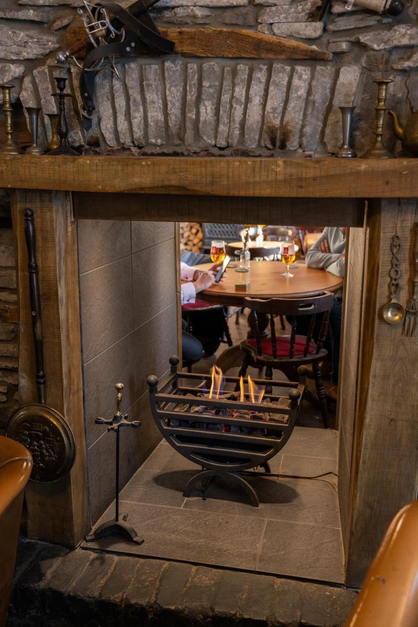 The Bear Inn Llantrisant  Extérieur photo