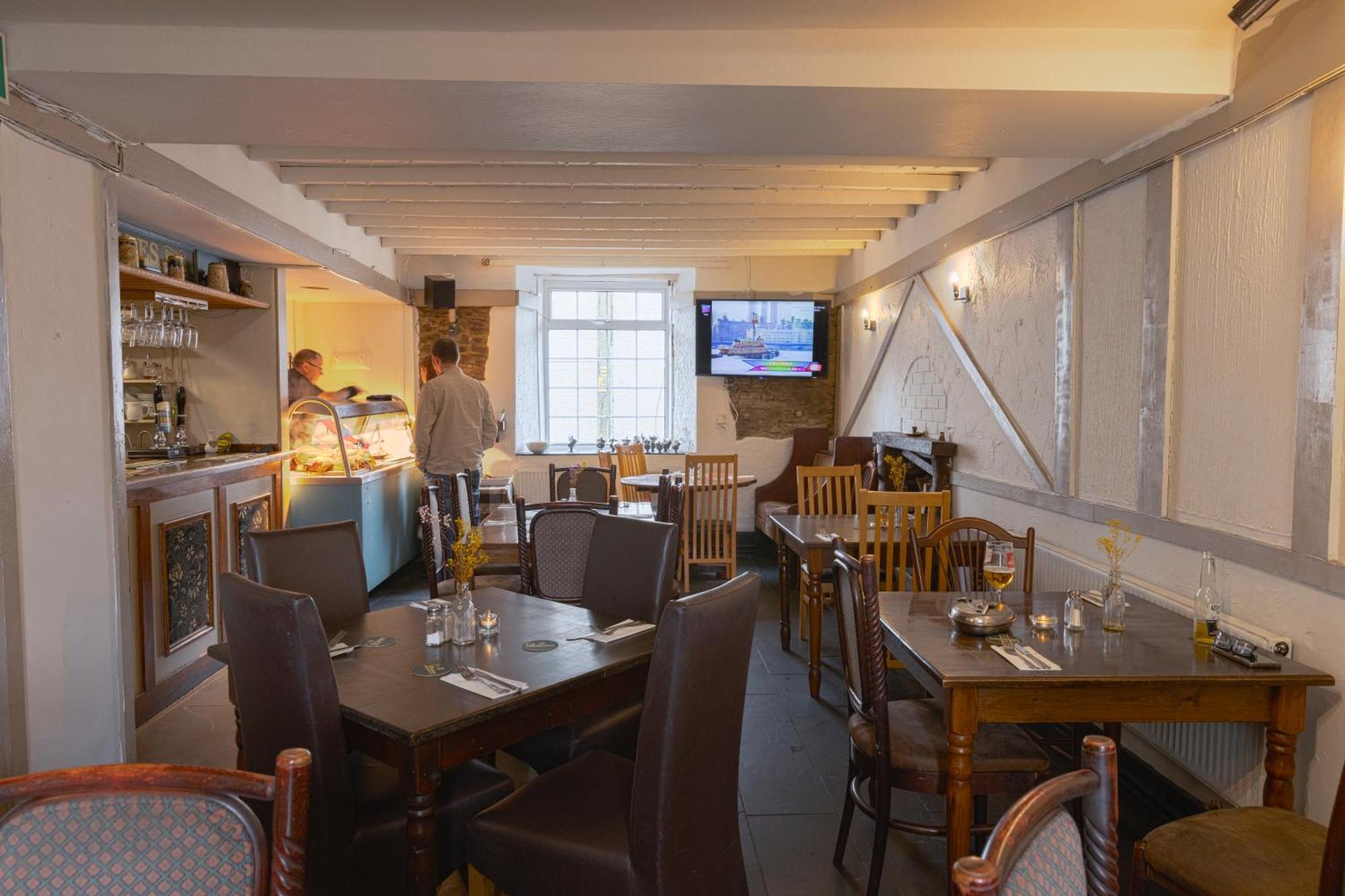 The Bear Inn Llantrisant  Extérieur photo