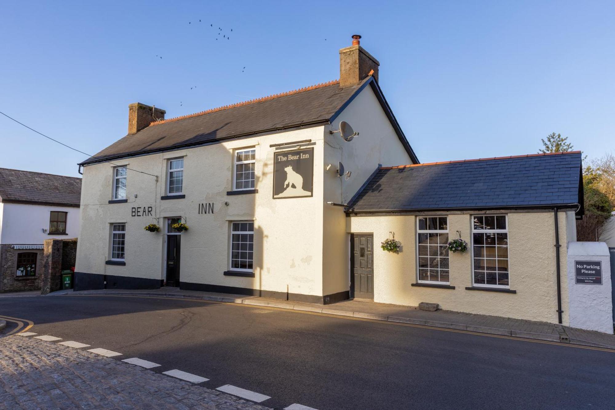 The Bear Inn Llantrisant  Extérieur photo